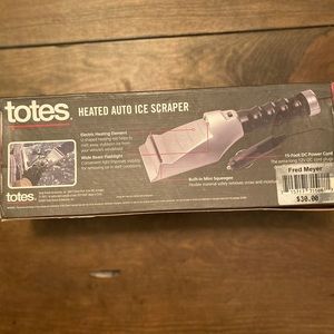 Totes Heated Auto Ice Scraper w/Built-in Flashlight NIB